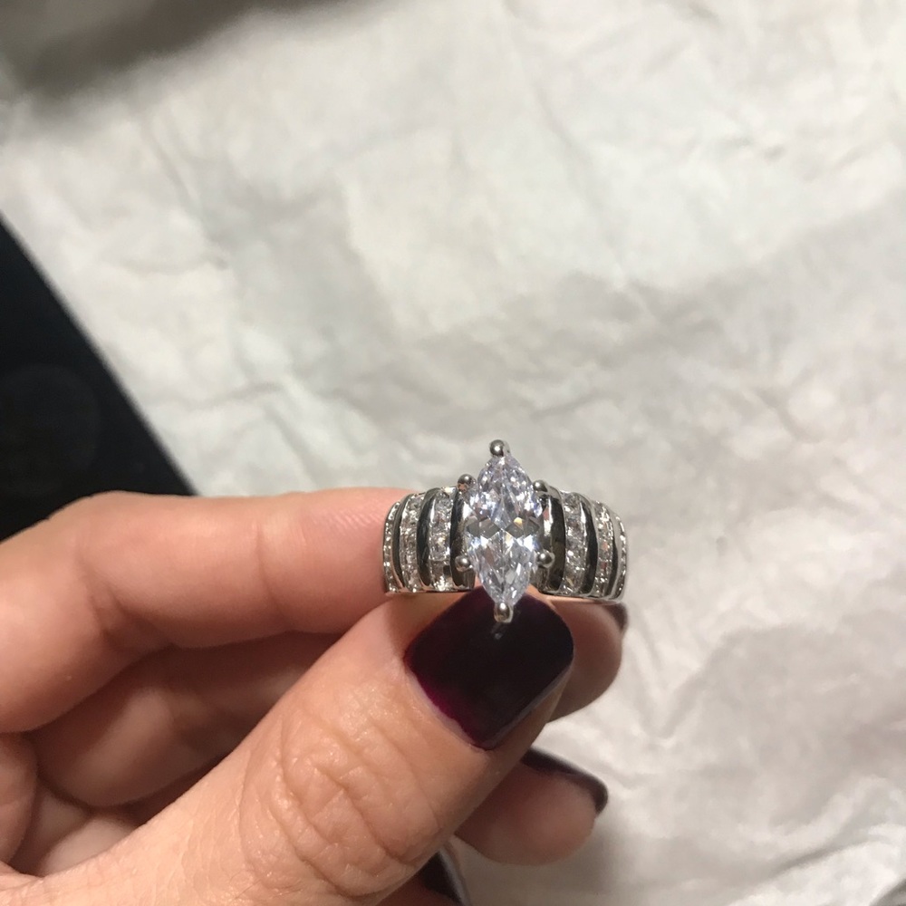 Gorgeous ring! ๐๐ - Picture 6 of 6